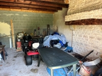 Charmante Maison de Village de 2 Chambres avec Projet de Rénovation et Terrain Spacieux