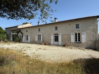 Charming Stone Village House – 8 Rooms – Enclosed Garden (1972m²) and Outbuildings