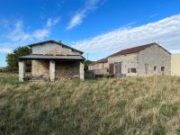 Maison à Terminer de Rénover avec Dépendances et Jardin Clos