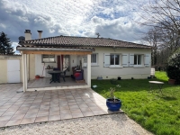 Pavillon de Plain-Pied avec Garage et Beau Jardin