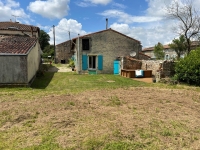 Lovely 2 Bedroom House with Enclosed Grounds