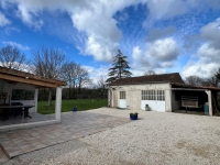 Pavillon de Plain-Pied avec Garage et Beau Jardin