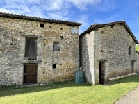 Jolie Maison Offrant 3 Chambres Et 3 Salles de Bains. Cour et Dépendances