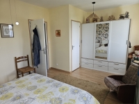 Bright Detached Bungalow With Beautiful Wooded Grounds