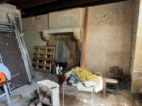 Charmante Maison de Village de 2 Chambres avec Projet de Rénovation et Terrain Spacieux