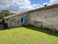 Lovely 2 Bedroom House with Enclosed Grounds