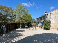 Belle Maison en Pierre avec Beau Jardin