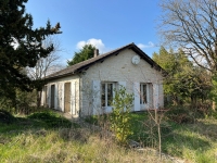 Stone Built  5-Bedroom Country House On One Level with a Large Enclosed Park. Ideal For Horses
