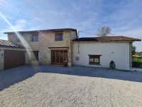 Spacious Family Home with Pool, 6 Bedrooms – Peaceful Hamlet Setting, 2.5 km from Village Centre