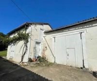 Belle Maison Deux Chambres Avec Grand Terrain