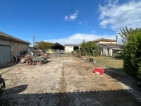 Maison Ancienne Avec Dépendances sur Grand Terrain