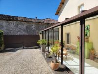 Pretty 2 Bedroom House in a Dead End, Near Ruffec - Nice Potentials