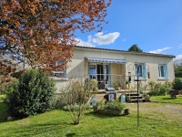 Bright Detached Bungalow With Beautiful Wooded Grounds