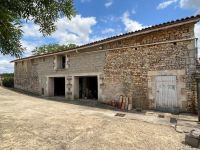 Maison en Pierre 4 Chambres avec Beau jardin et Grande Dépendance