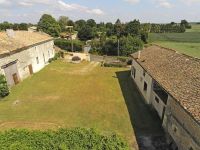 Ensemble de Deux Maisons Anciennes - Proche Chef-Boutonne