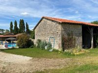 Maison Ancienne avec 2 Logements Indépendants et Piscine