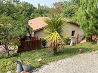 Nanteuil-en-Vallée. Beautiful 2-Bedroom Bungalow with Landscaped Garden and Plunge Pool