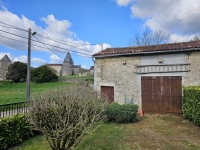 Bright Detached Bungalow With Beautiful Wooded Grounds