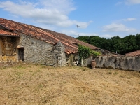 Petite Maison Pittoresque de Compagne avec Dépendances et Terrain
