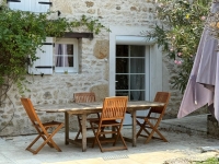 Charmante Maison en Pierre Rénovée dans un Cadre Champêtre et Paisible