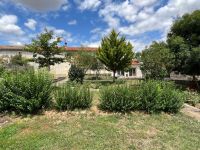 Maison en Pierre 4 Chambres avec Beau jardin et Grande Dépendance