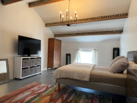 Charming 5 Bedroom Stone House with Modern Comforts and Rustic Elegance