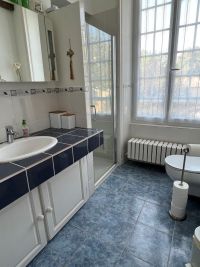 Très Belle Maison Ancienne de 5 Chambres avec Bel Extérieur et Maison à Rénover