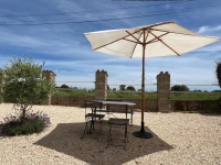 Gorgeous Farmhouse With Beautiful Living Space And Walled Garden