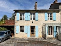 Maison Ancienne 4 Chambres dans un Cadre Superbe !