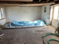 Maison Ancienne Avec 5 Chambres Et Diverses Dépendances Sur Un Terrain De 73105m²