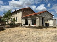 Maison en Pierre 4 Chambres avec Beau jardin et Grande Dépendance