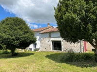 Jolie Maison 2 Chambres et Jardin Clos Et Belles Vues. Près de Civray