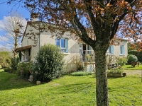 Bright Detached Bungalow With Beautiful Wooded Grounds