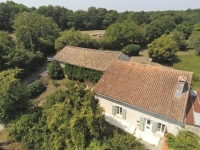 Charmante Maison en Pierre Rénovée dans un Cadre Champêtre et Paisible
