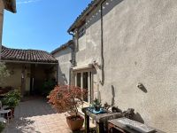 Très Belle Maison Ancienne de 5 Chambres avec Bel Extérieur et Maison à Rénover