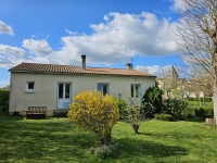 Bright Detached Bungalow With Beautiful Wooded Grounds