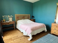 Gorgeous Farmhouse With Beautiful Living Space And Walled Garden