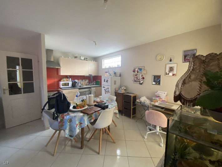 Appartement 1er Etage Centre Ville Ruffec avec Ascenseur et Balcon