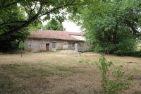 Village house with two dwellings, outbuildings, vaulted cellar