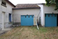 Village house with two dwellings, outbuildings, vaulted cellar