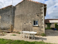 Jolie Maison en Pierre, proche de Ruffec