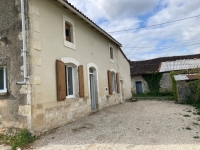 Jolie Maison en Pierre, proche de Ruffec