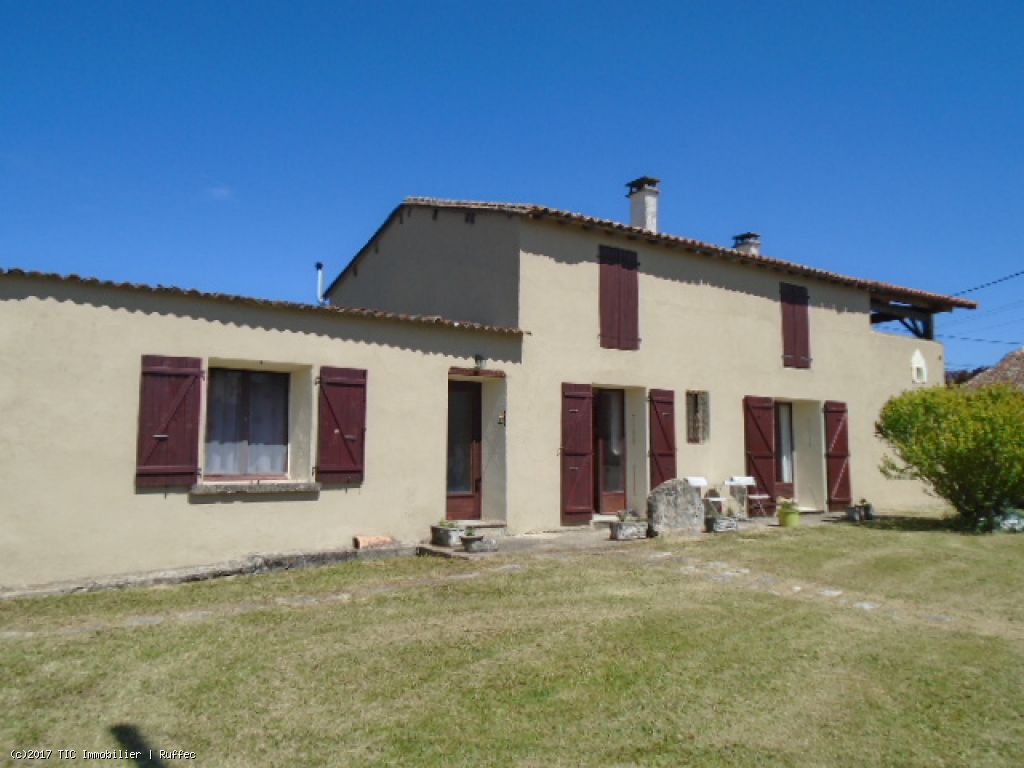 Detached 2 Bedroomed House With 2 Garages And A Large Garden - Tic ... Detached 2 Bedroomed House With 2 Garages And A Large Garden - Tic ...