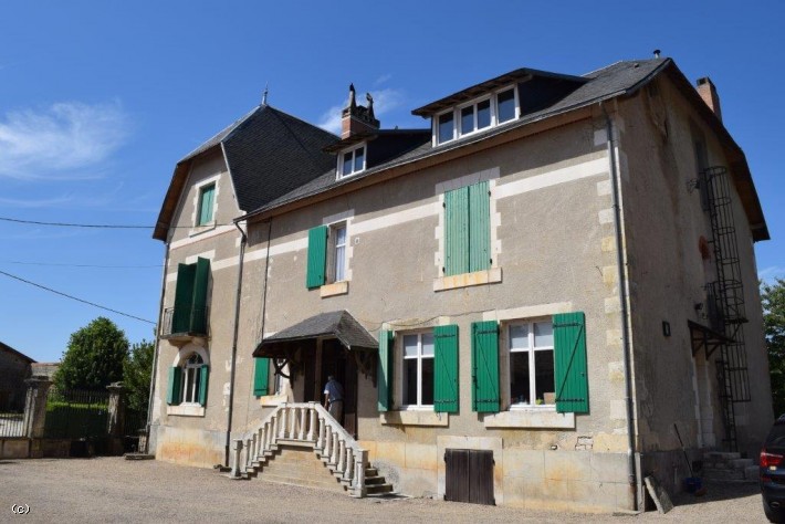 Manor House with 5 Bedrooms, 2 Cottages and Pool
