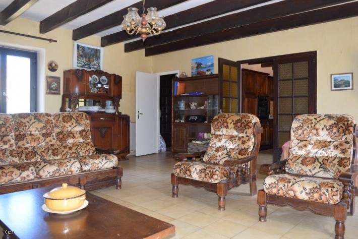 House With 2 Bedrooms And Small House To Renovate Tic Ruffec