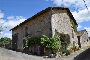 Maison avec 2 Chambres et Grange - Dans Un Village Pittoresque