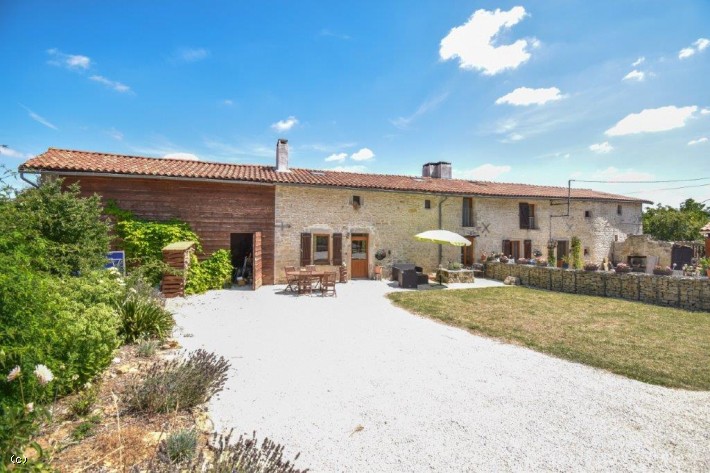 Belle Maison en Pierre avec Gîte