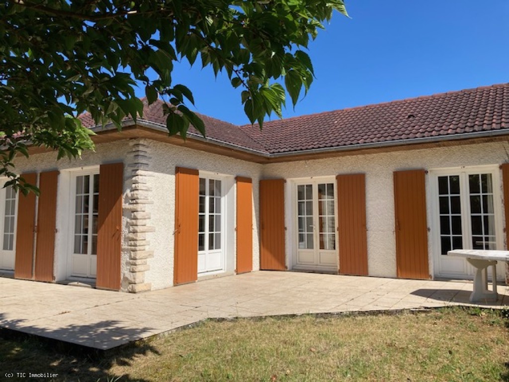 Très Beau Pavillon de plain-pied avec garage