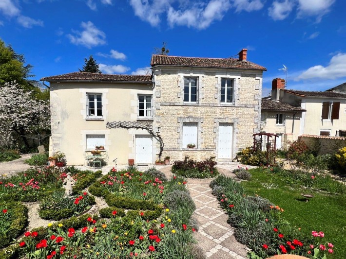 Belle Maison en Pierre Cinq Chambres - Proches Commerces