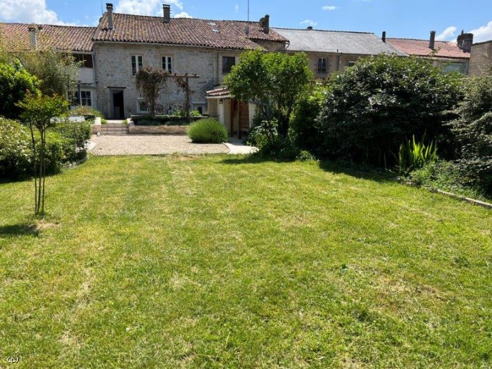 Superbe Maison Du XVe Siècle Avec Beau Jardin Et Garage - Verteuil